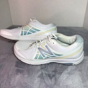 New Balance Sneakers Athletic shoes walking running Womens white size 10
